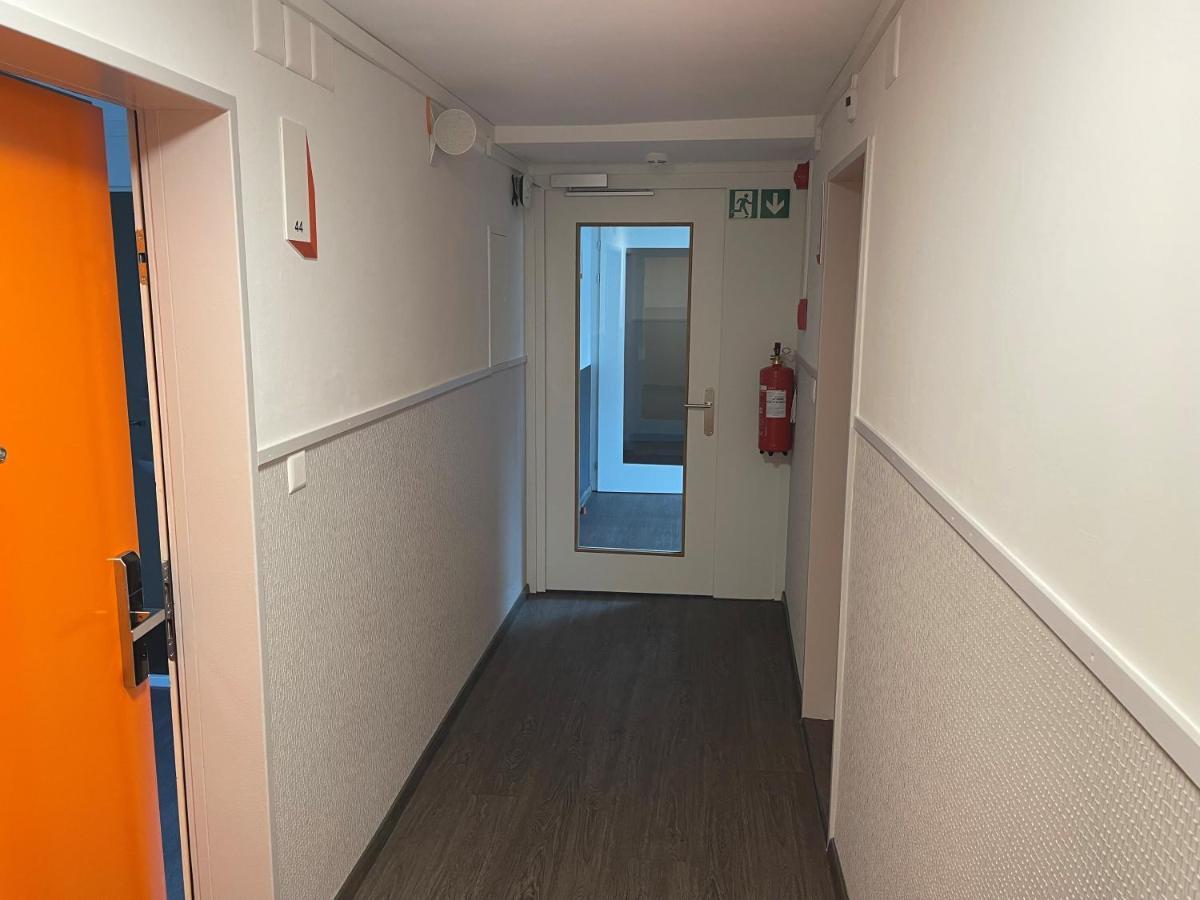 Easyhotel Zuerich Limmatplatz Экстерьер фото